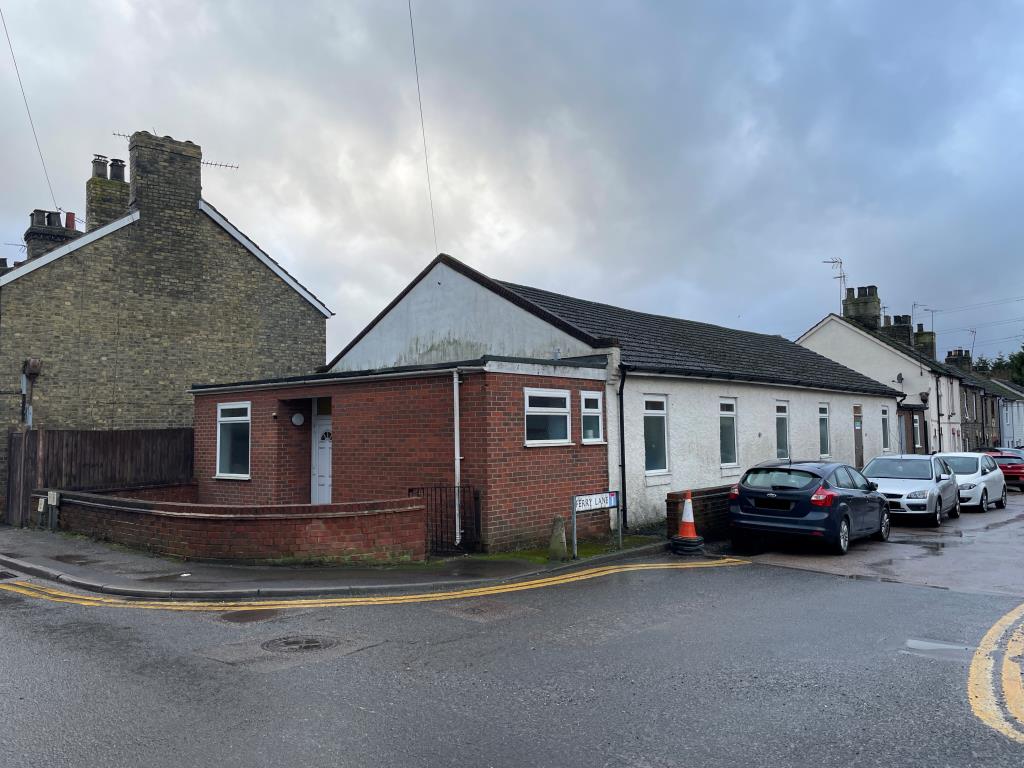 Lot: 132 - FREEHOLD VACANT HALL IN VILLAGE LOCATION - External photo of hall